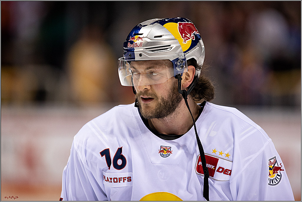 PENNY DEL Viertelfinale 4. Spiel; Duesseldorfer EG - Red Bull Muenchen; Duesseldorf, 16.04.2022